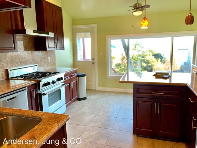Building Photo - 3 br, 2.5 bath House - 7027 Geary Boulevard