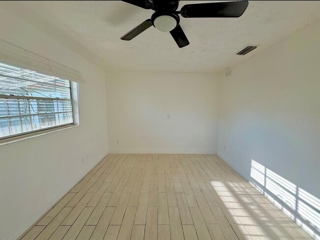 Building Photo - 6716 Paul Revere Ct