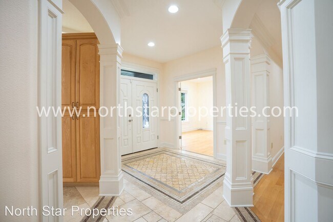 Foto del edificio - 4 br, 4 bath House - 1916 NW Norfolk Ct