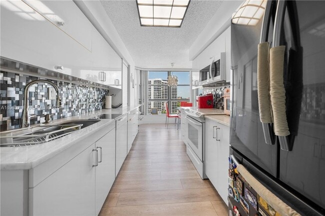 Photo - 3530 Mystic Pointe Dr House