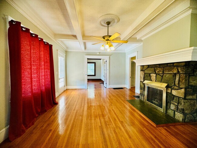 Foto del edificio - MOVE-IN READY!