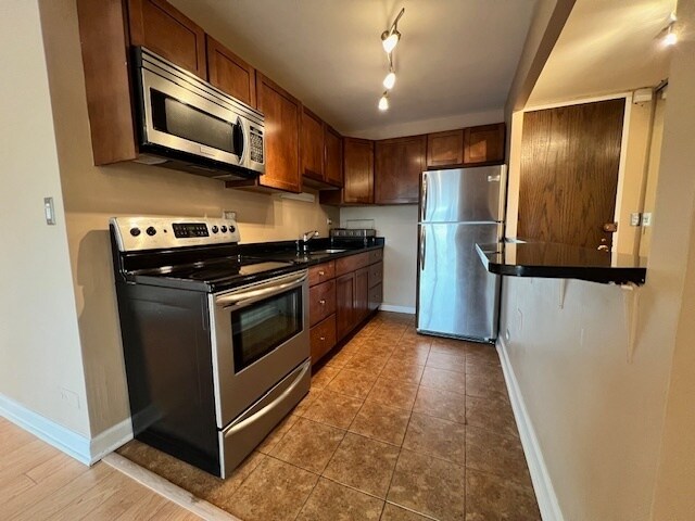 Building Photo - 720 W Gordon Terrace
