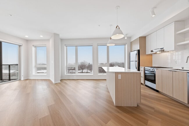 Building Photo - Alvera