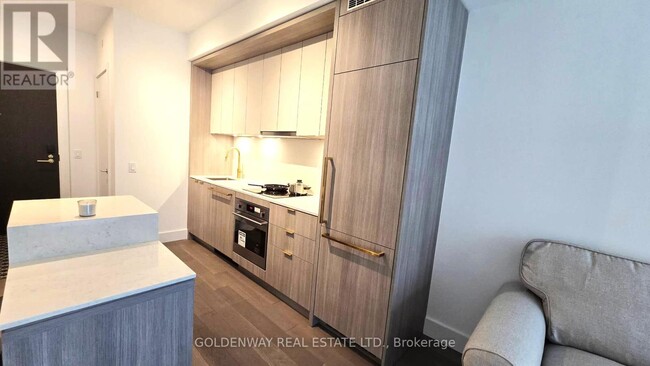 Building Photo - 625-625 Sheppard Ave E