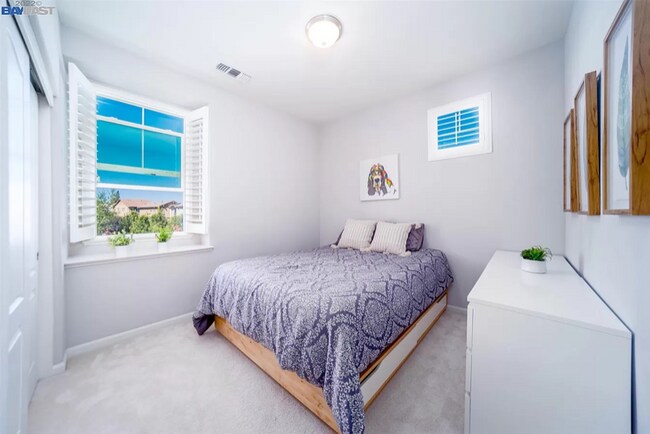 Building Photo - 6970 N Mariposa Ln