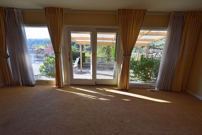 Building Photo - CHARMING TERRA LINDA 4BR/2BA, POOL, HDWD F...