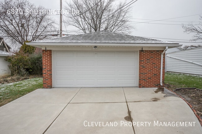 Building Photo - Lovely Parma Brick Ranch