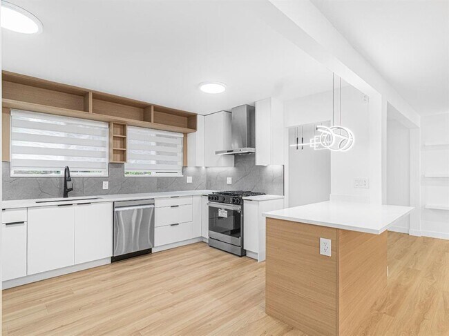 Photo du bâtiment - 34333 George Ferguson Way