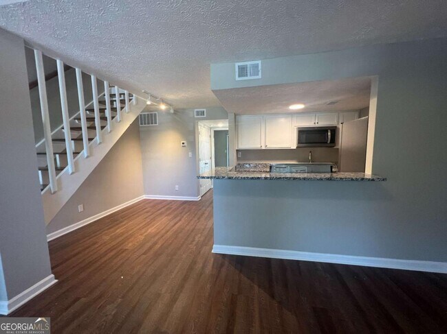 Building Photo - 1001 Park Hill Dr