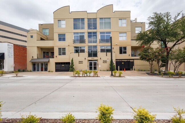Building Photo - 3320 Camp Bowie Blvd