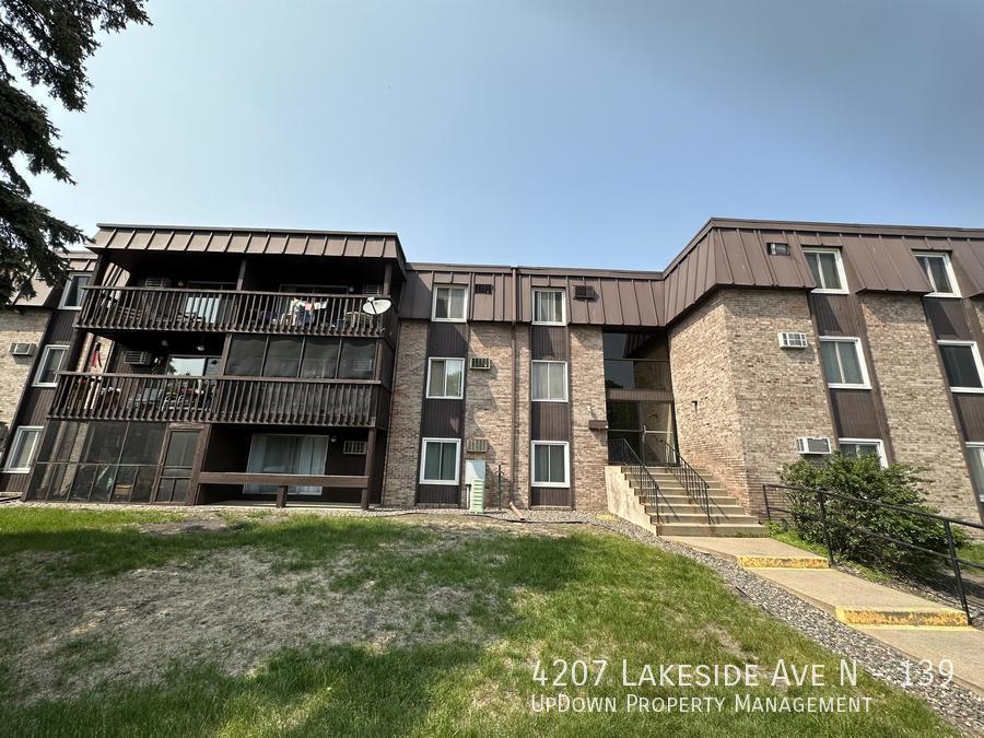 Foto principal - 4207 Lakeside Ave N