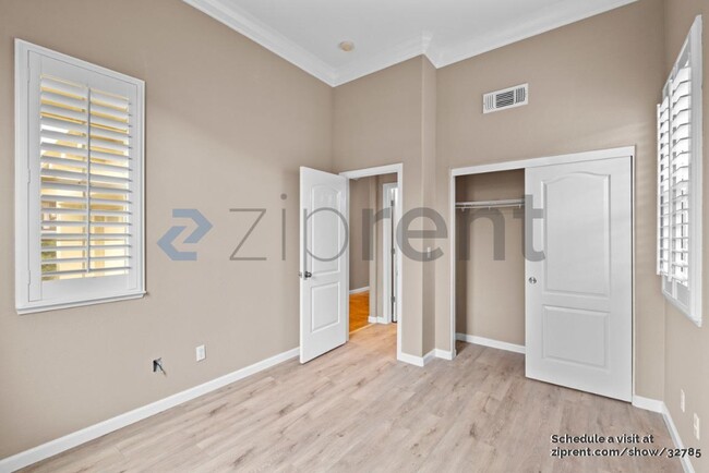 Foto del edificio - 7268 Willow Creek Cir