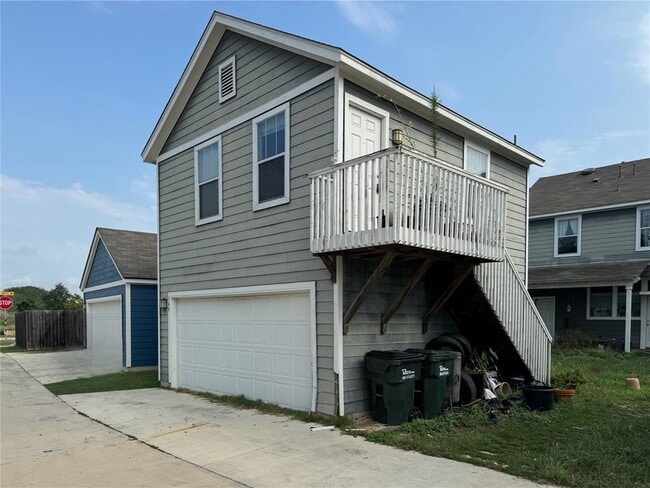 Building Photo - 340 Perry St