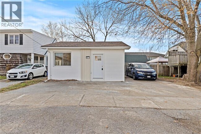 Building Photo - 65 Chelsea St