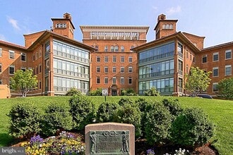 Building Photo - 2425 L St NW