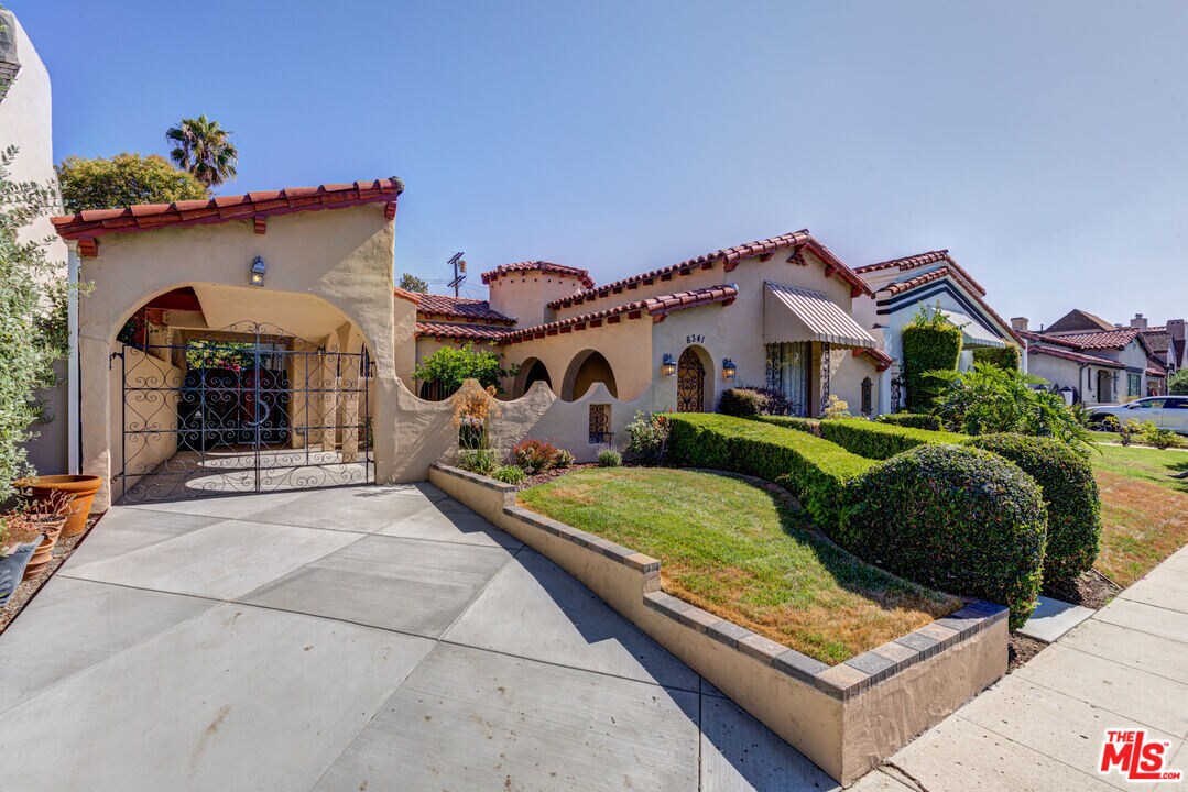 Foto principal - 6341 Lindenhurst Ave