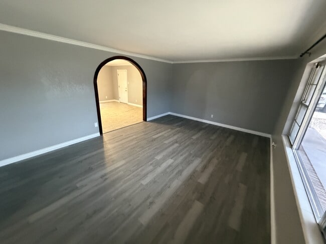 Building Photo - 609 S Plains Park Dr