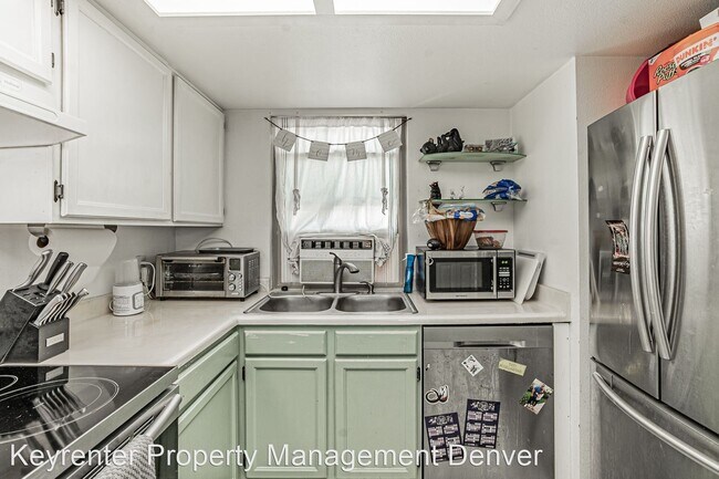 Building Photo - 2 br, 1 bath House - 488 S Memphis Way  #F