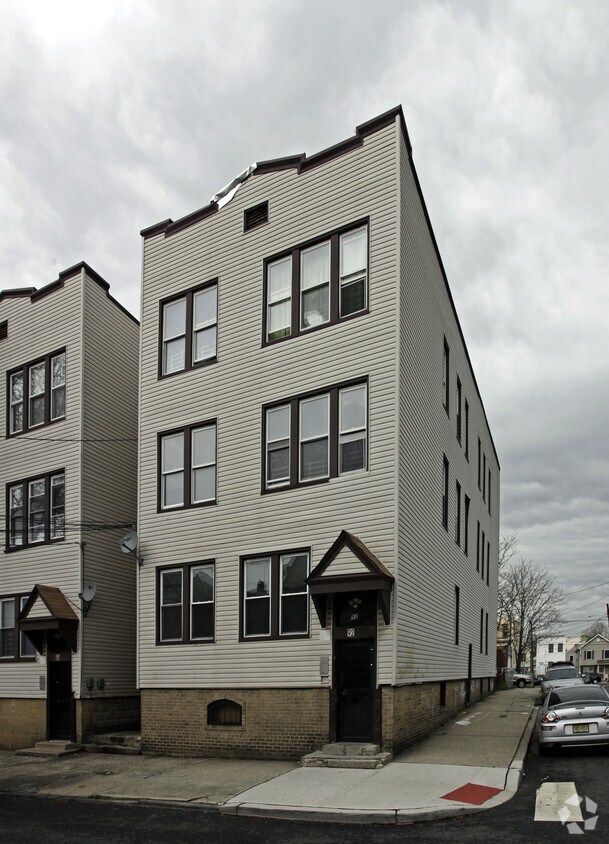 Building Photo - 92 Woodlawn Ave