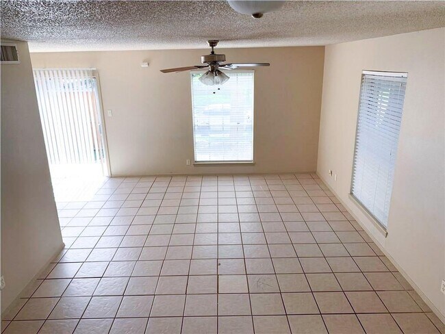 Building Photo - 7204 Creekside Dr