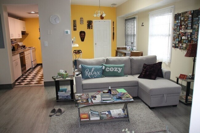 Building Photo - 21 Linden St