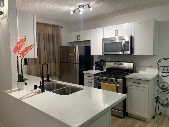 Foto del edificio - 457 N Lamb Blvd