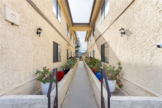 Building Photo - 1117 Linden Ave