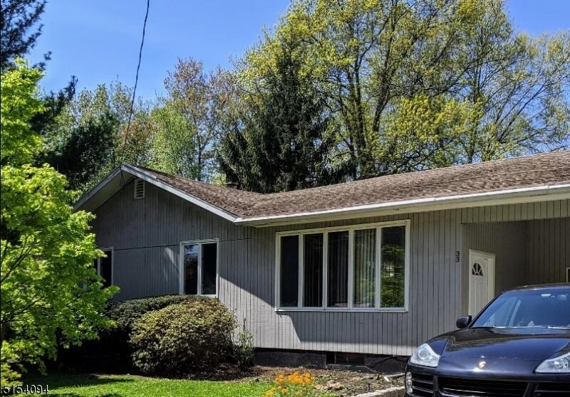 Primary Photo - 33 Roseland Ave