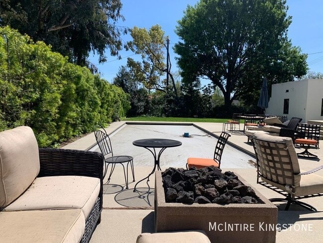 Building Photo - Settle into Your Forever Home in this House!