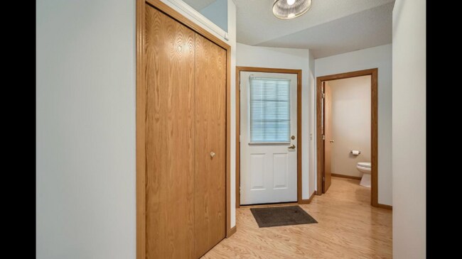 Foto del edificio - 9427 Prairieview Trail N
