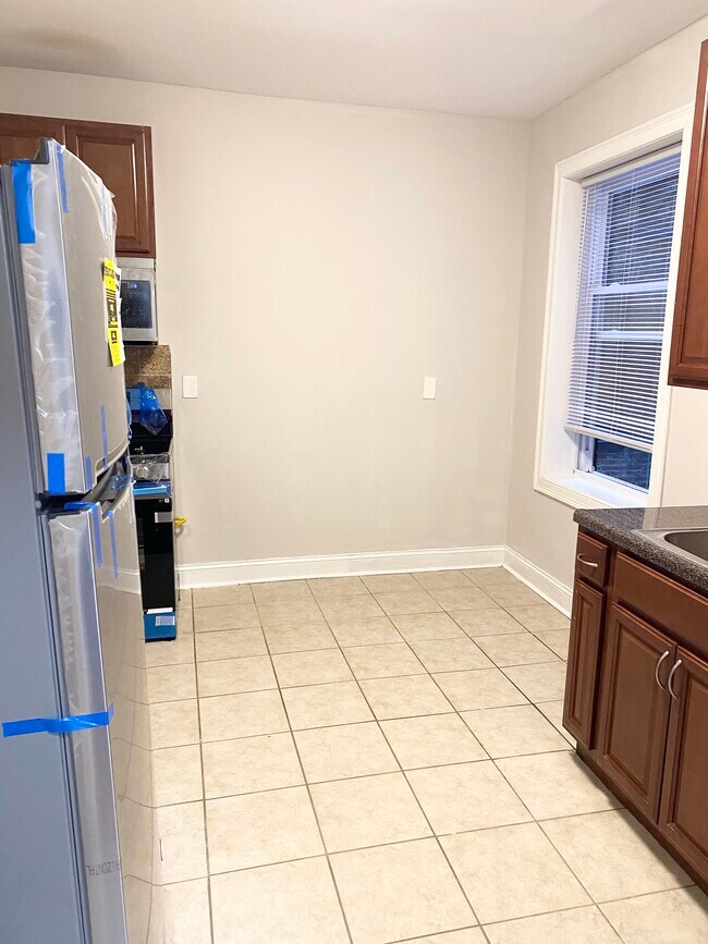 Building Photo - 409 54th St