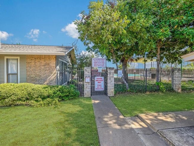 Building Photo - 10616 Mellow Ln