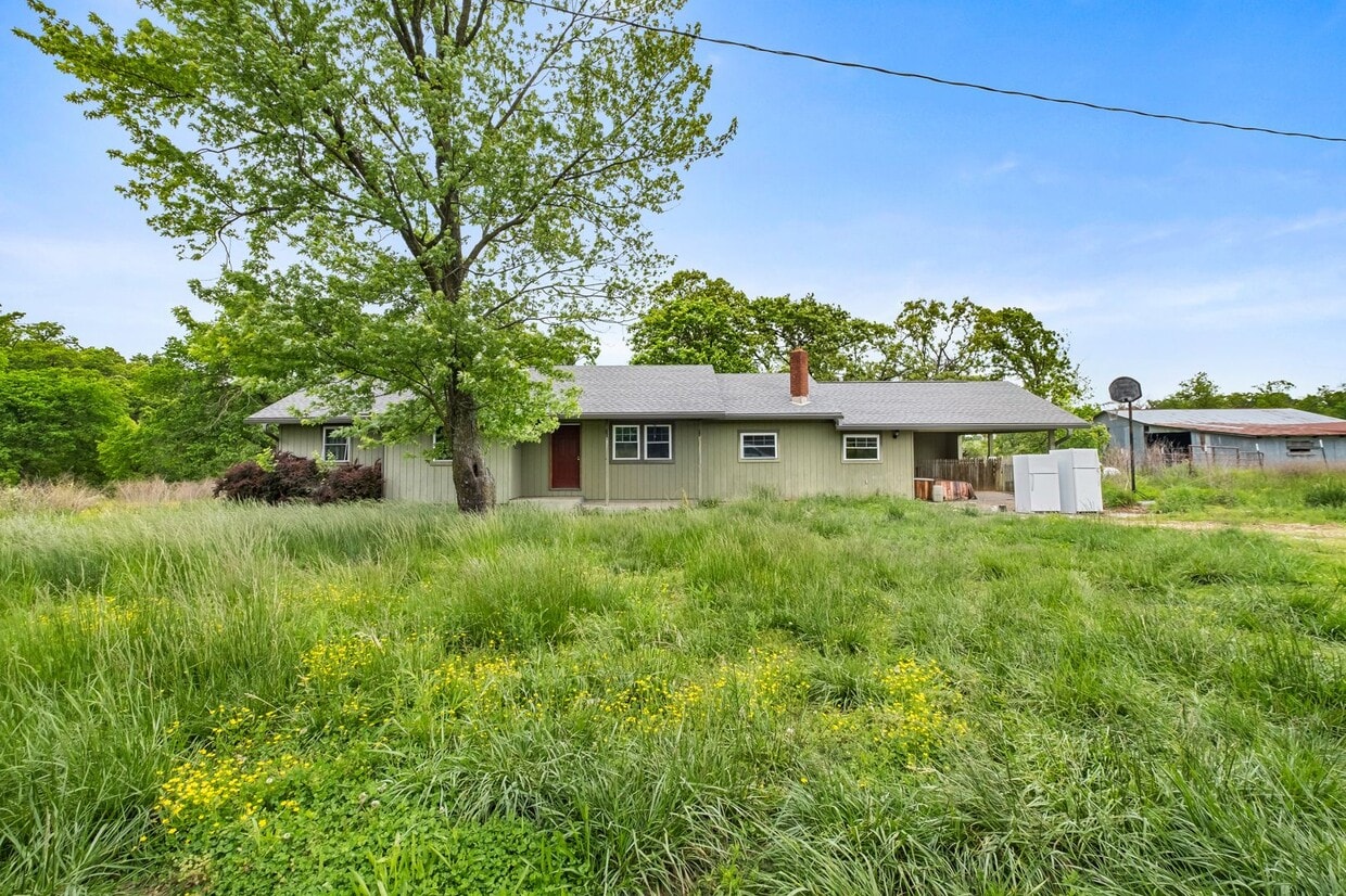 Primary Photo - 16 acre farm property recently renovated!