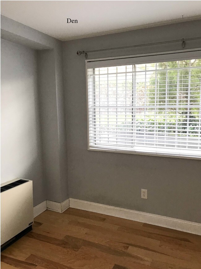 Foto del edificio - 4545 MacArthur Blvd NW