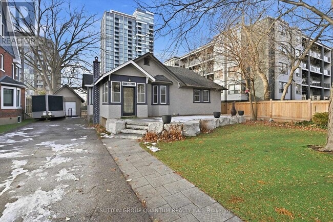 Photo du bâtiment - 480 Nelson Ave