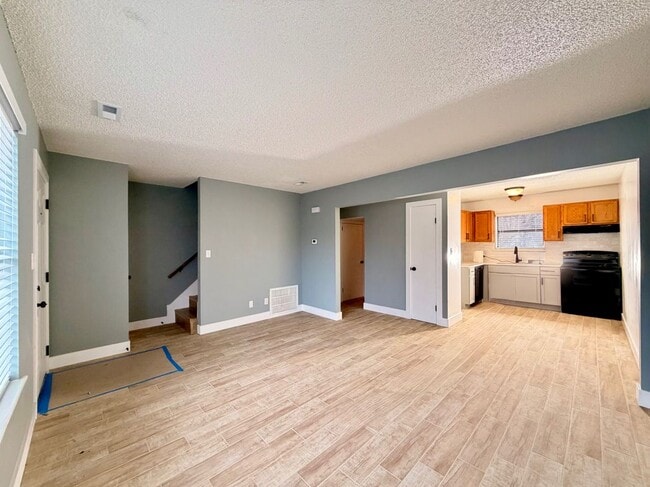 Building Photo - 525 N Betty Jo Dr