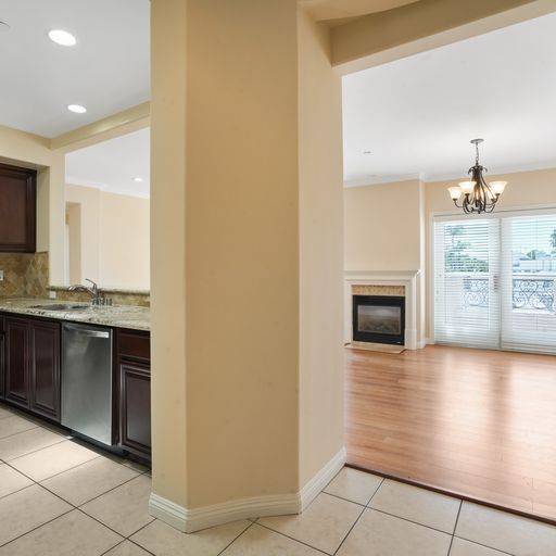 Sala de estar - 3 habitación - 4771 Forman Ave