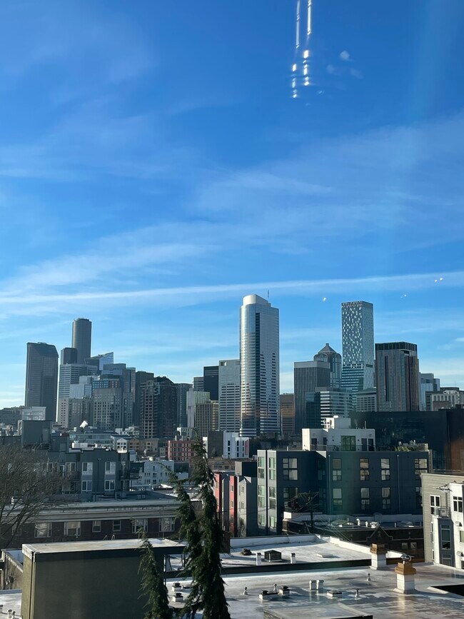 Foto del edificio - 124 Bellevue Ave E