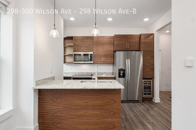 Building Photo - Luxury 2 Bedroom in Franklin Park