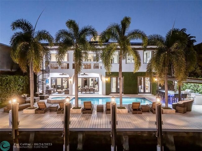 Building Photo - 2430 Castilla Isle
