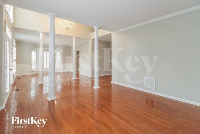 Building Photo - 5207 Olde Forest Dr