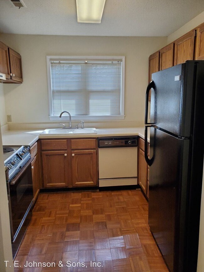 Building Photo - 2 br, 2 bath House - 240 Oakwood Court