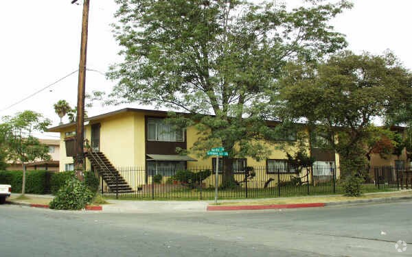 Foto del edificio - 1429 W Lingan Ln