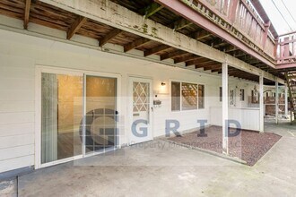 Building Photo - 3213 SW Marigold St