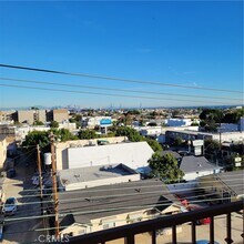 Building Photo - 815 S Grand Ave