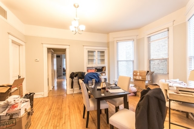 Building Photo - 700 W Cornelia Ave