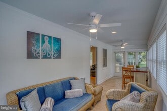 Building Photo - 705 Country Club Rd