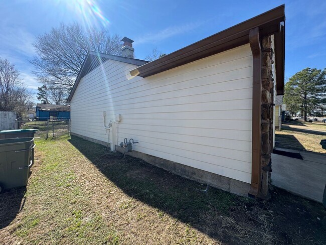 Building Photo - 5735 Ballenmoor Dr