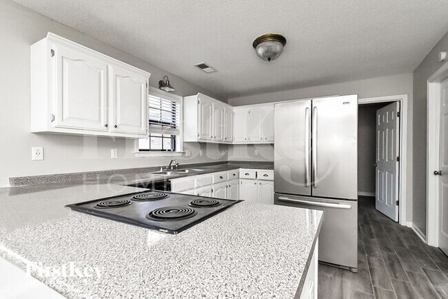 Foto del edificio - 275 Kings Dr