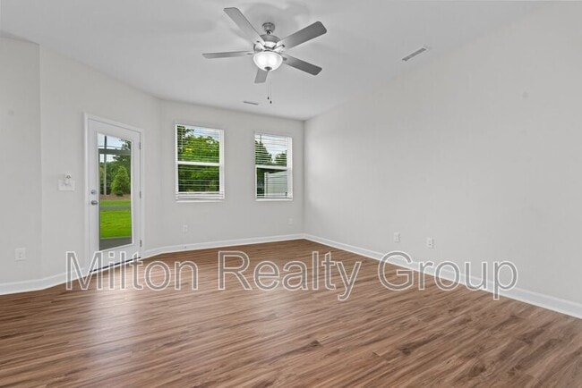 Building Photo - 71 Village Edge Dr